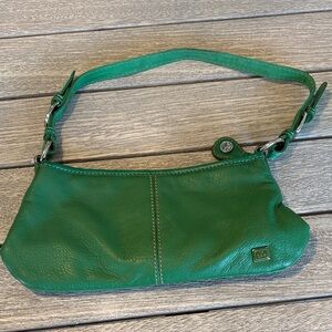 The Sak Vibrant Green Leather Shoulder Bag